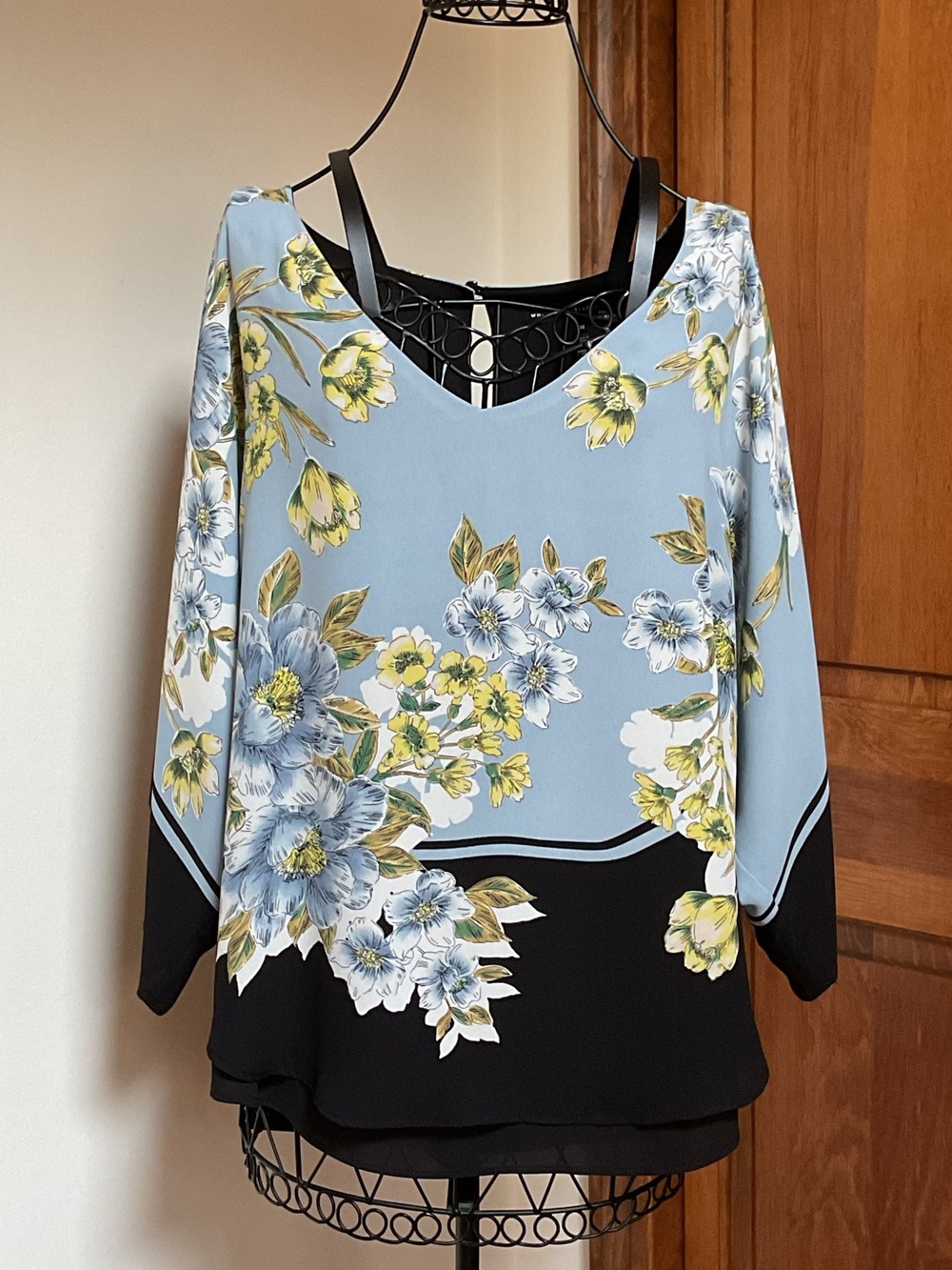 white house black market floral kimono blouse  medium - Picture 2 of 8